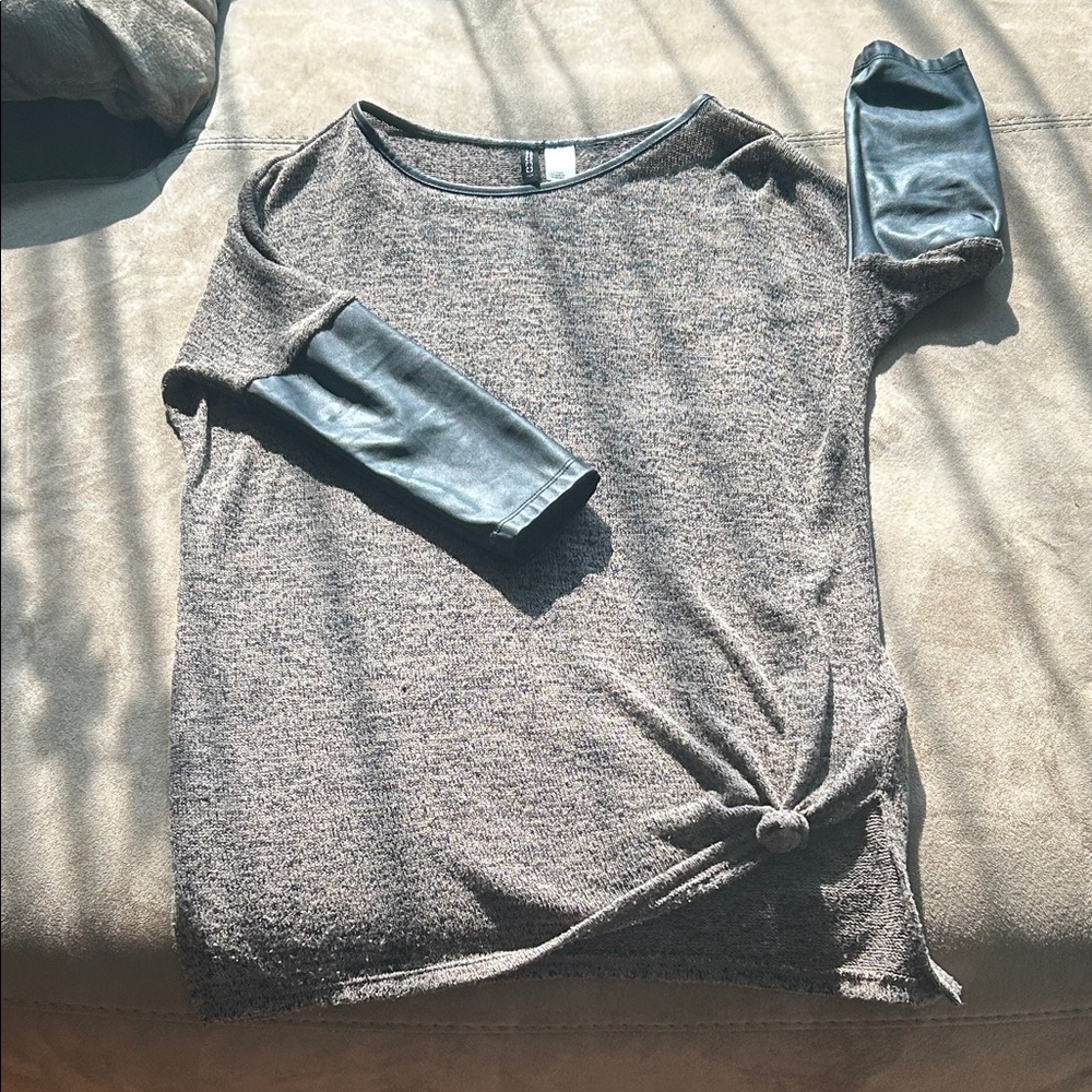 H&M Green and Black Quarter Sleeve Top